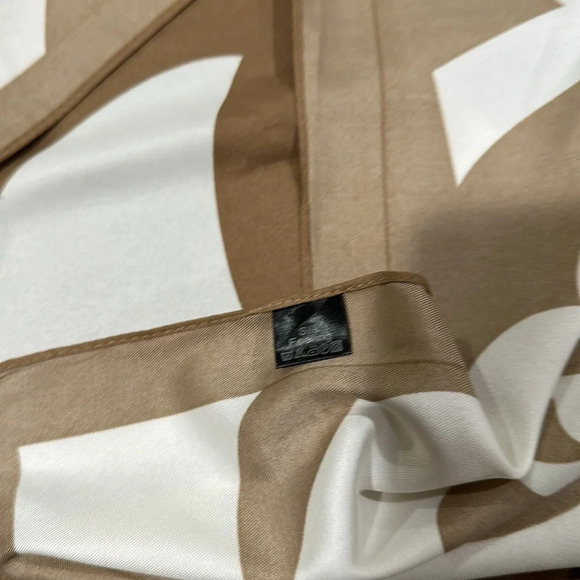 Beautiful print scarf - Picture 8 of 8